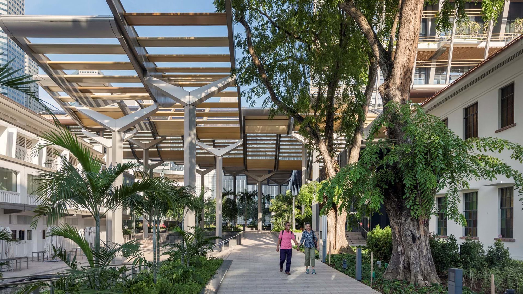 At South Beach in Singapore, an innovative covered walkway provides connections to nature as well as the comfort of cooling breezes on especially warm days. © Nigel Young / Foster + Partners 